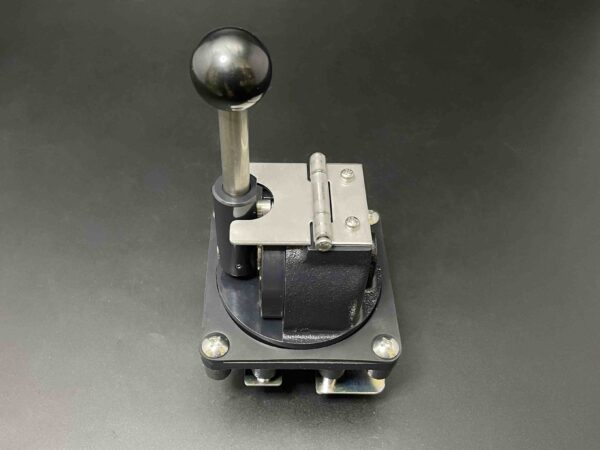 蝶番が閉じた状態(ロック状態) | 産業用制御機器 特設サイト